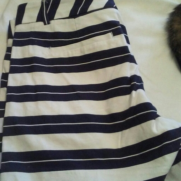 Banana Republic Stripe Short 3" Inseam - Picture 2 of 3